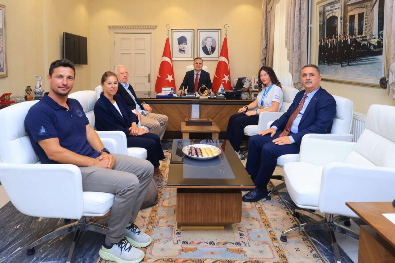 Muğlalı ​Dünya Şampiyonu Derin Bartan’a Vali Dr. İdris Akbıyık’tan Altın Ödülü 1